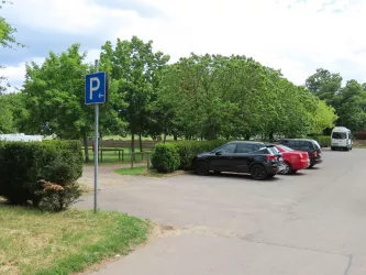 Parkplatz Friedhof Bild 1 (© Urlaubsregion Freinsheim - E. Metzger)