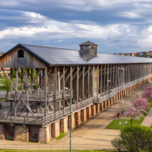 Der Gradierbau ist rund 333 Meter lang Der Gradierbau ist rund 333 Meter lang