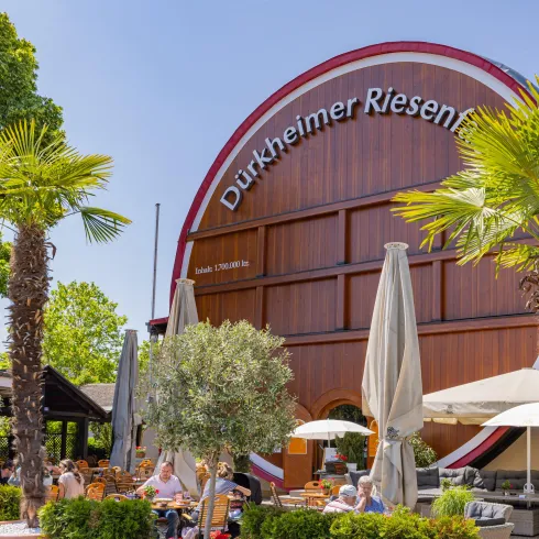 Das Dürkheimer Riesenfass auf dem Wurstmarktplatz Das Dürkheimer Riesenfass auf dem Wurstmarktplatz